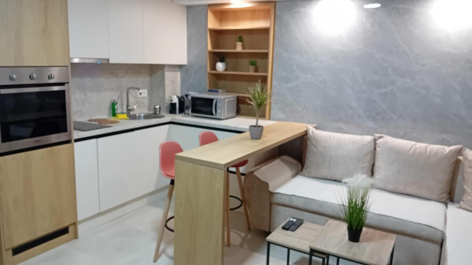 Square Point Apartments Cattaro Esterno foto
